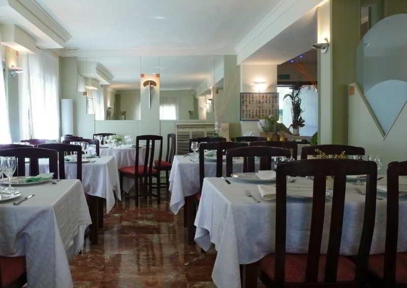 Hotel Tolosa ซาลอว์ ภายนอก รูปภาพ